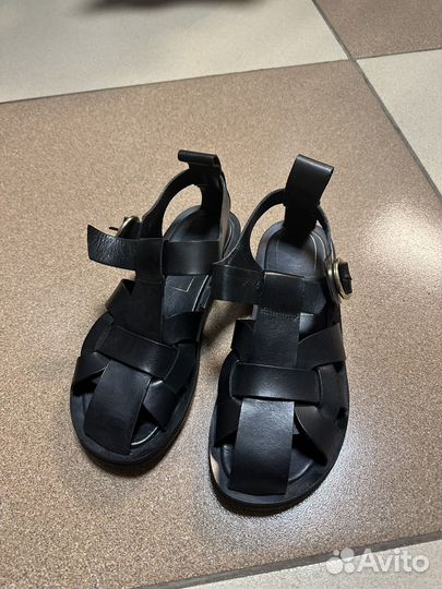 Сандалии Zara
