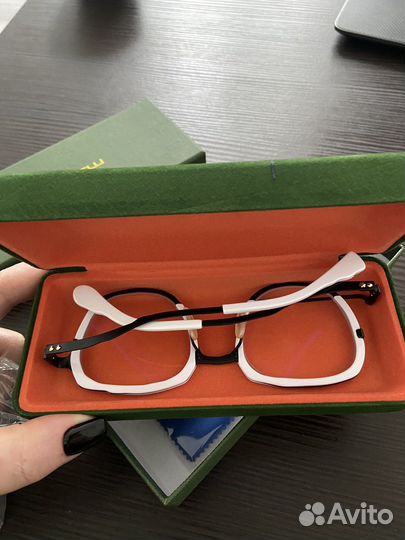 Солнечные очки женские