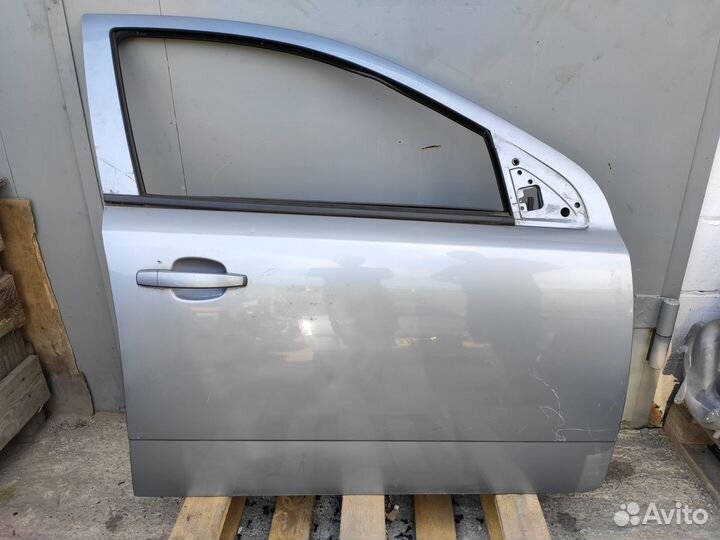 Дверь передняя правая на Opel Astra H Z155