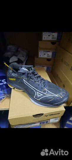 Mizuno wave lightning z7