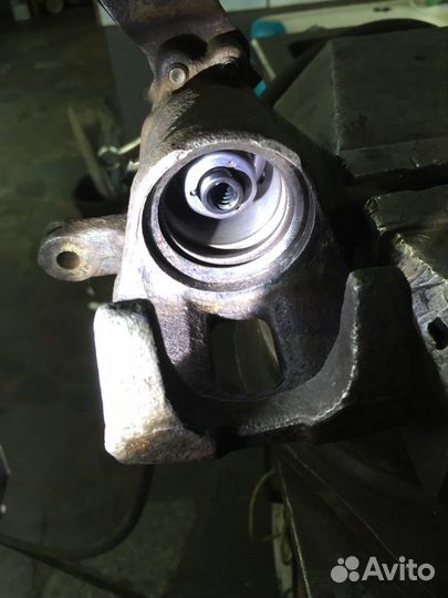 Суппорт задний левый хонда аккорд 2008г