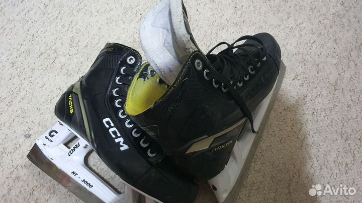 Коньки хоккейные