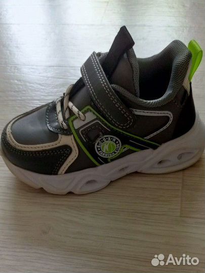Кроссовки детские