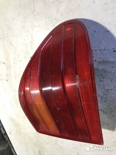 Фонарь правый наружный Mercedes Benz W210