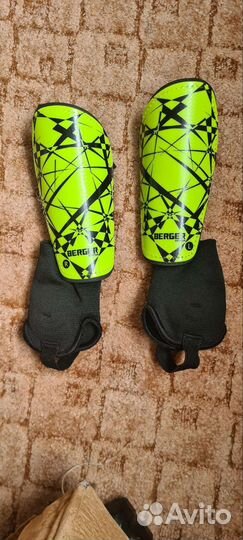 Щитки футбольные детские