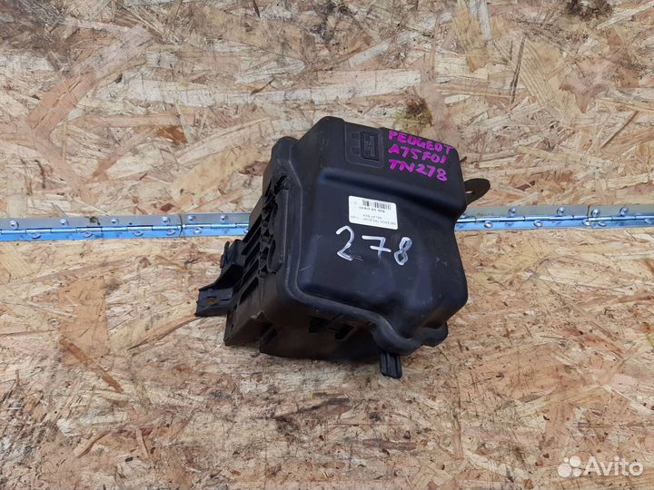 Блок предохранителей передний Peugeot 207 рест