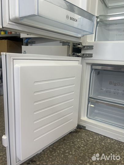 Холодильник Бош, встраиваемый