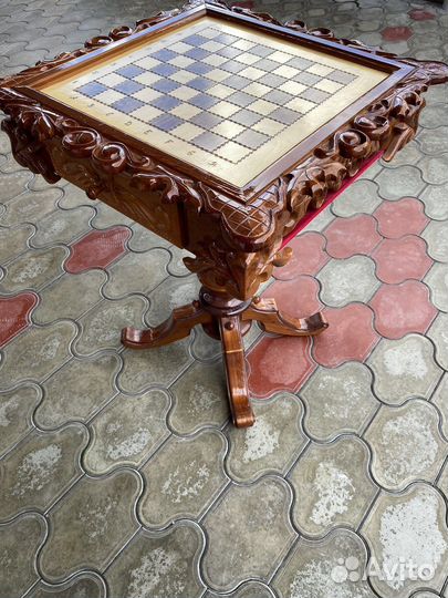 Шахматный стол