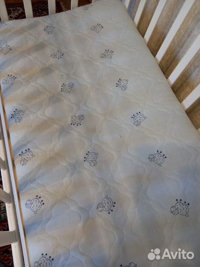 Кровать детская с маятником