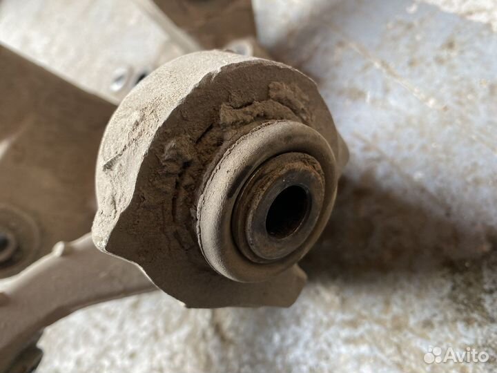 Кулак задний Форд Эксплорер 5