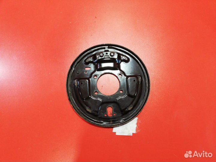 Тормозной щит задний правый Suzuki Escudo TD54W