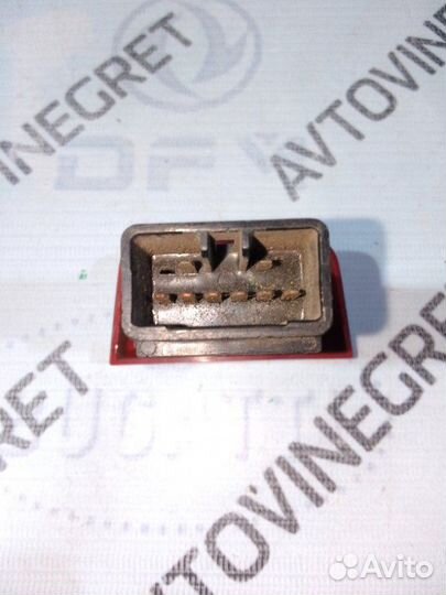 Кнопка аварийной сигнализации Hyundai Accent