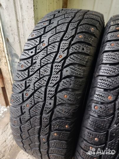 Viatti Brina Nordico V-522 215/65 R16 98T