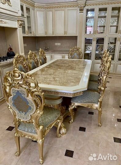 Обеденный стол и стулья