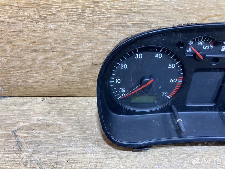 Панель приборов Volkswagen Golf 4 бензин 112710