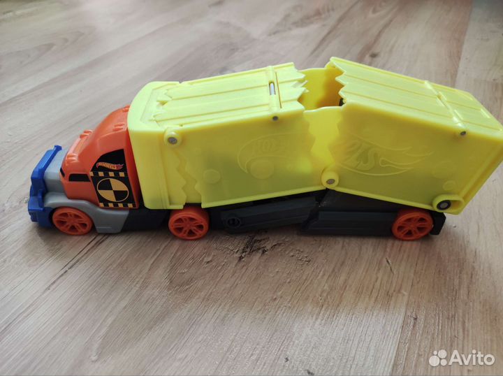 Hot wheels машинка