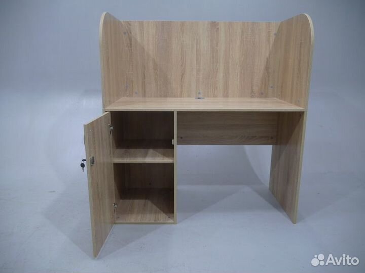 Стол с перегородкой