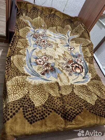 Пледы, одеяла и покрывало+шторы в спальню