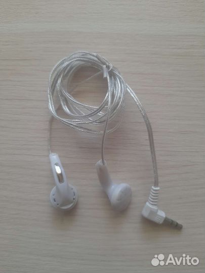 Проводные наушники