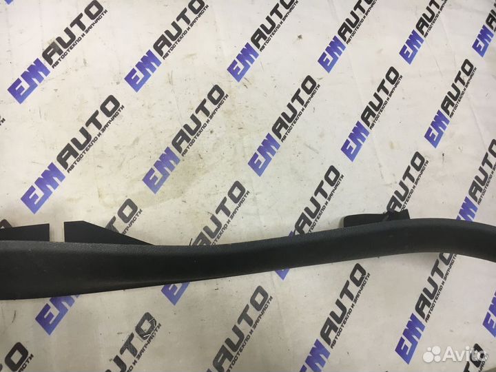 Накладка стойки задней левой Фольксваген Гольф 5