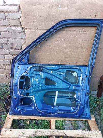 Дверь передняя правая nissan terrano