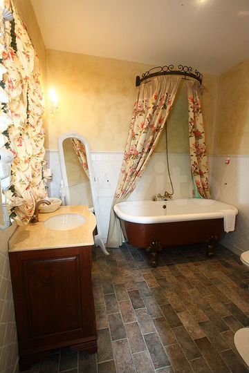 Комната 50 м², 2/2 эт.