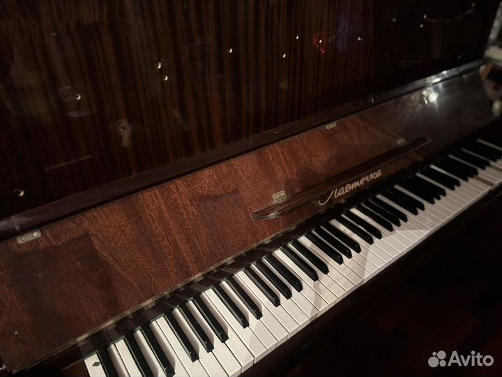 Пианино Ласточка