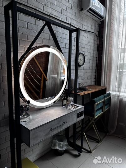 Гримерное зеркало,стол визажиста,туалетный столик