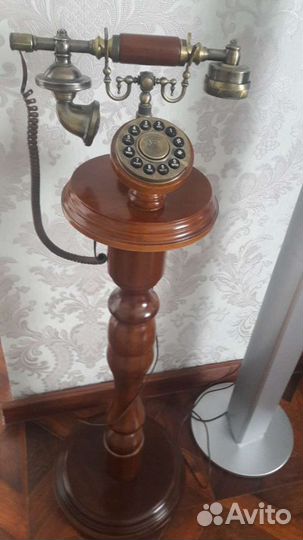 Телефон в ретро стиле