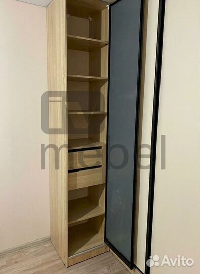 Шкаф с зеркалом