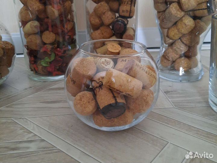 Ваза с пробками