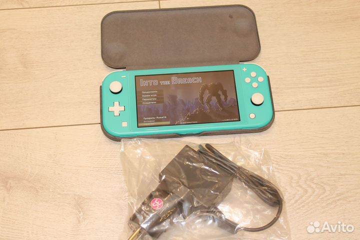 Nintendo Switch Lite (+жёсткий чехол)