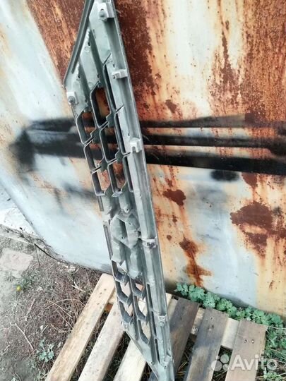 Решетка радиатора Ниссан