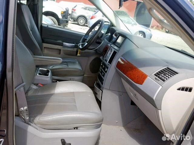 Разбор на запчасти Chrysler Town-Country 2008