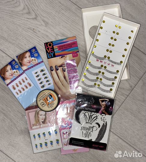 Аксессуары для маникюра, накладные ресницы и пр