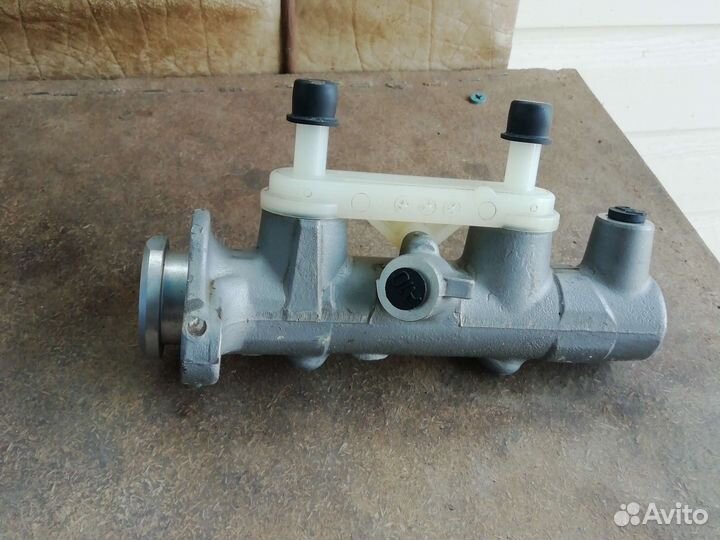 Главный тормозной RX300