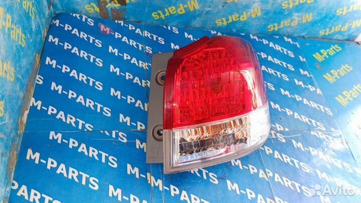 Стоп-сигнал правый Toyota Wish ZGE20
