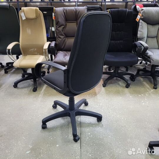 Офисное компьютерное кресло