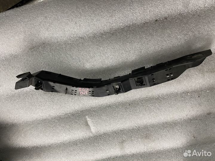 Кронштейн перед бампер право Subaru Forester SG