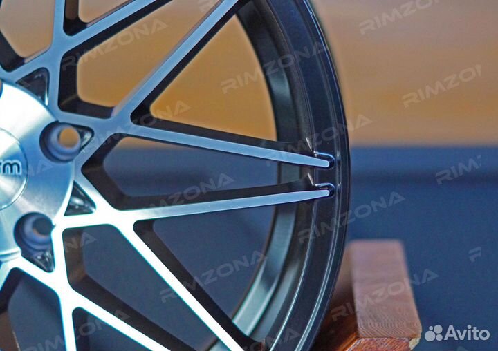 Литые диски Rotiform R18 на Skoda