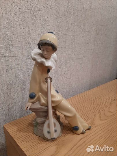 Фарфоровые статуэтки