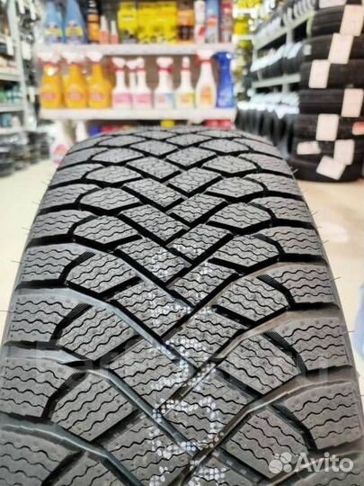 Maxxis Premitra Ice 5 SUV / SP5 215/55 R18 99T