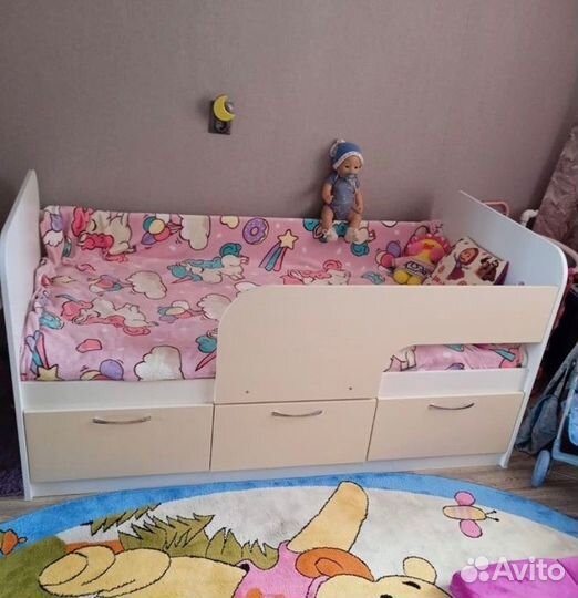 Детская кровать с бортиком