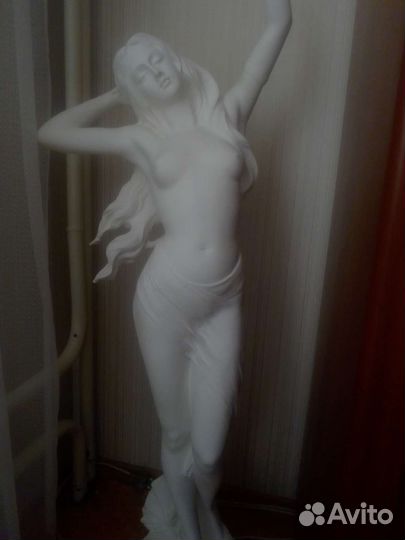 Интерьерная статуя