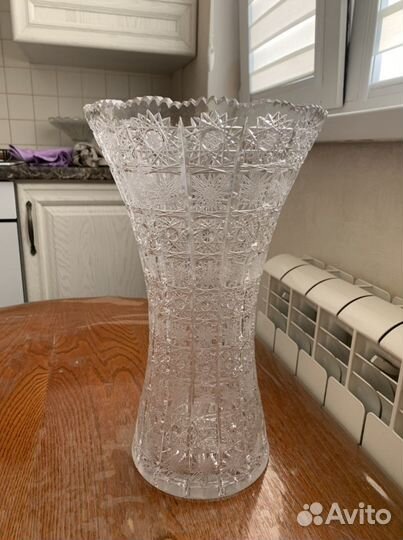 Большая хрустальная ваза для цветов
