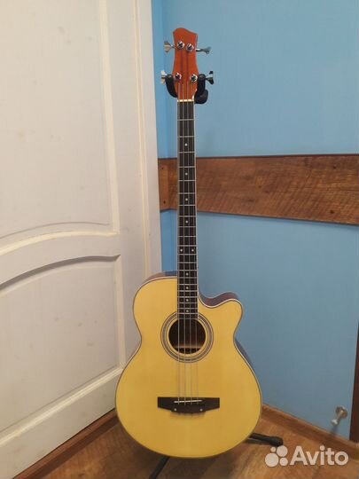 Акустическая бас гитара