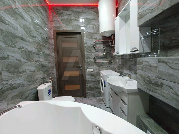 3-к. квартира, 100 м², 1/6 эт.