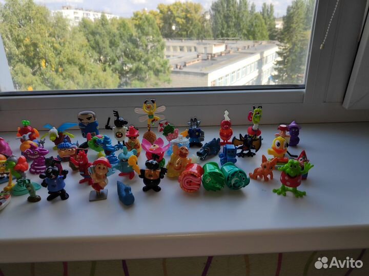 Игрушки из киндеров и чупа-чупсов