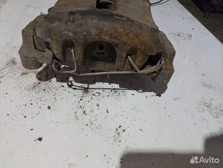 Суппорт тормозной передний volvo 850