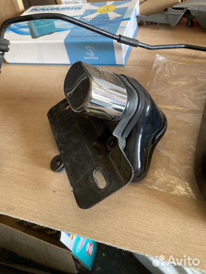 Крыло переднее